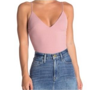 Socialite V-Neck Bodysuit in Mauve